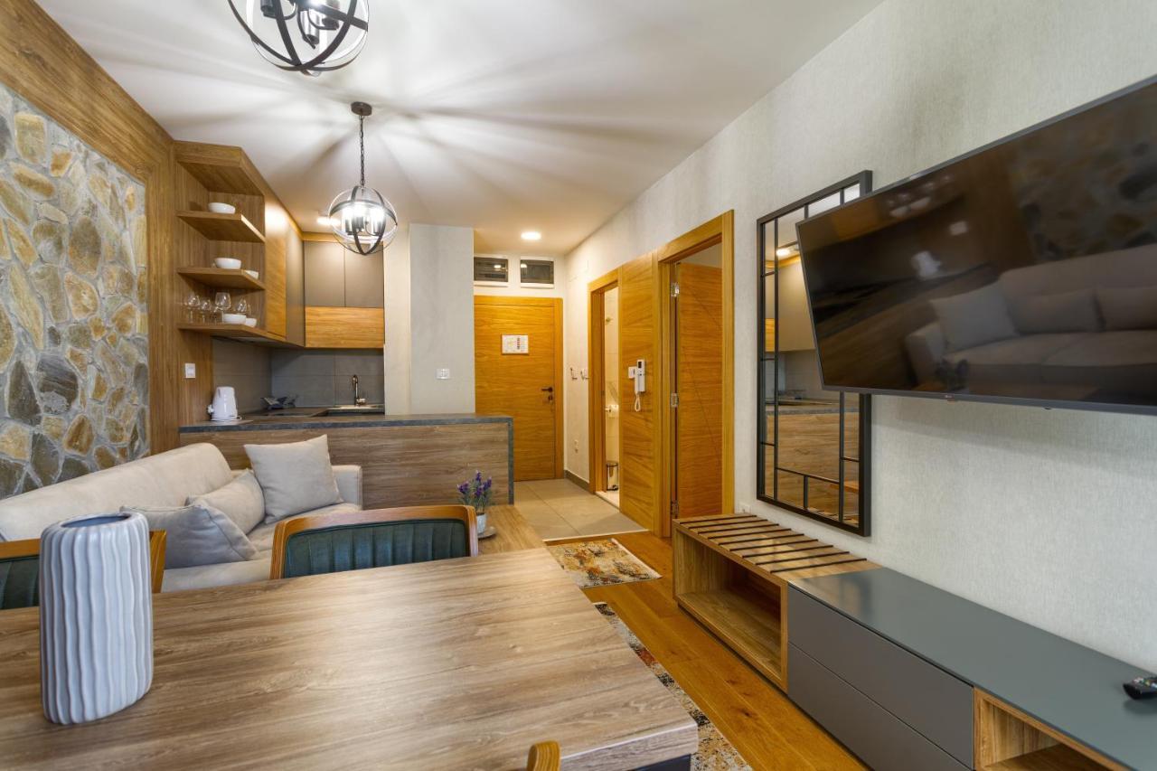 Golden Pine, A Private In Five Star Apartment